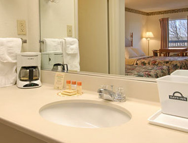 Days Inn By Wyndham Opelika - Opelika, AL