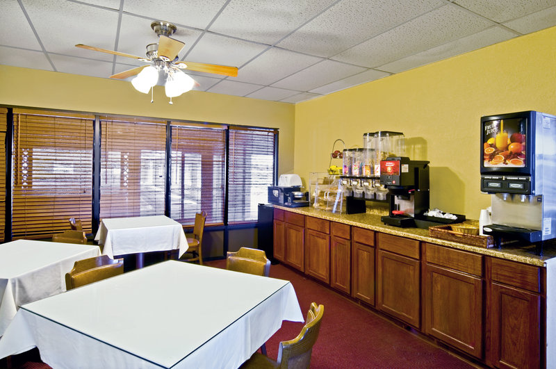 Americas Best Value Inn & Suites-Hesston - Hesston, KS