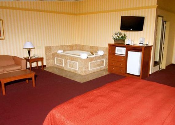Regency Inn and Suites - Independence, MO