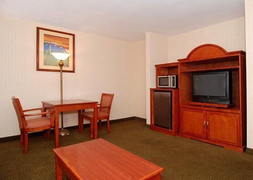 Quality Inn & Suites - Riverside, CA