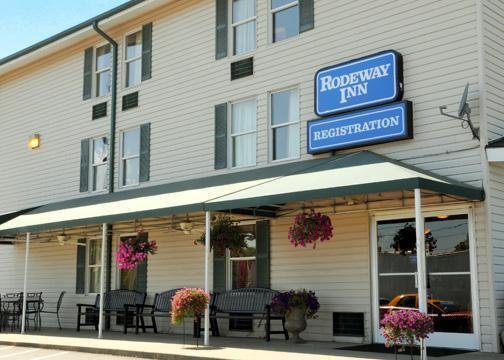 Econo Lodge Inn & Suites Downtown