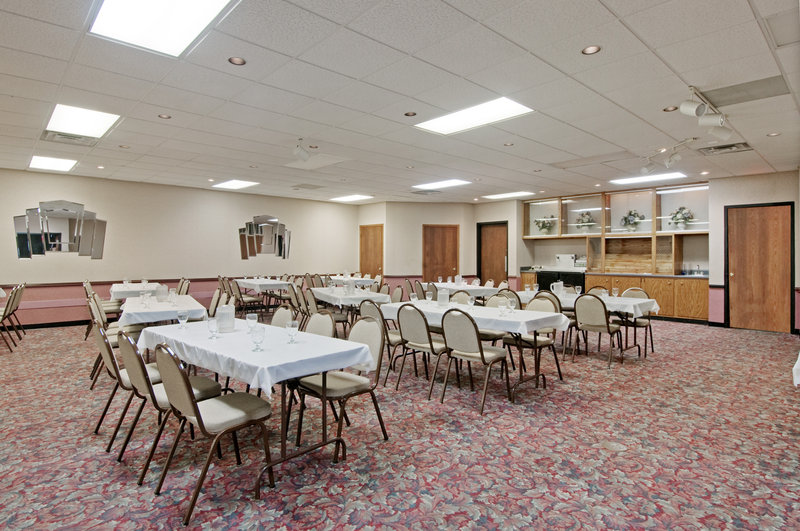 Americas Best Value Inn - Waverly, IA