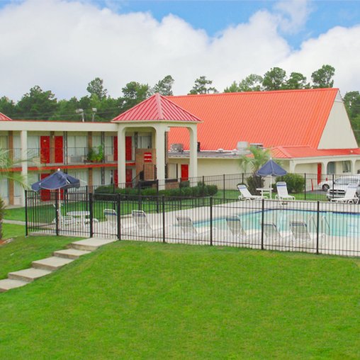 M-Star Hotel - Manning, SC