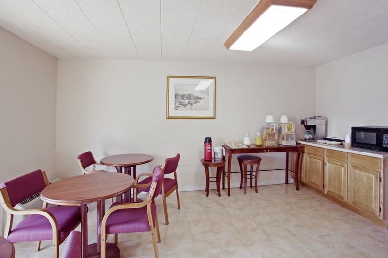 Americas Best Value Inn - New Stanton, PA