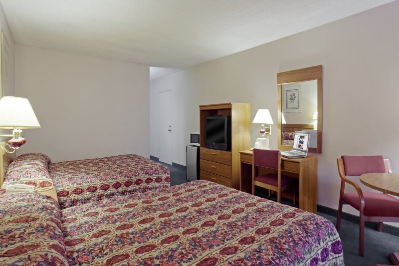 Americas Best Value Inn - New Stanton, PA