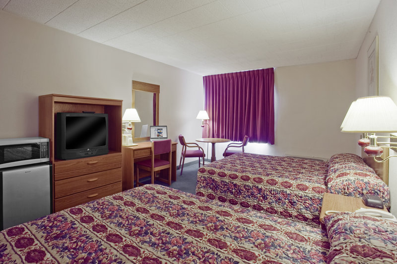 Americas Best Value Inn - New Stanton, PA