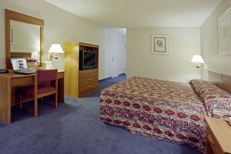Americas Best Value Inn - New Stanton, PA