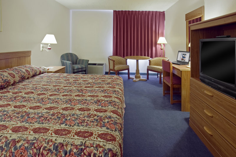 Americas Best Value Inn - New Stanton, PA