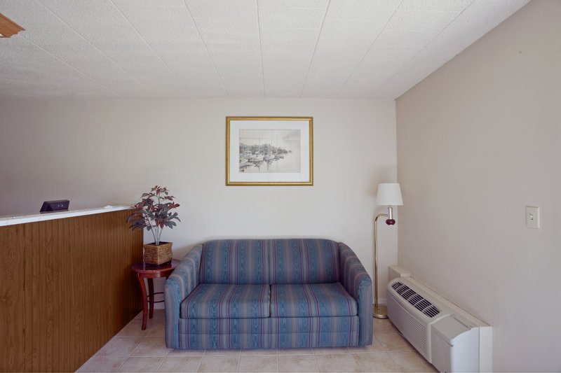 Americas Best Value Inn - New Stanton, PA