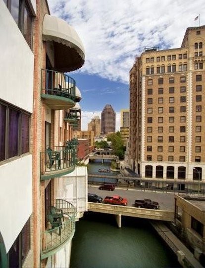 Riverwalk Plaza Hotel & Suites - San Antonio, TX