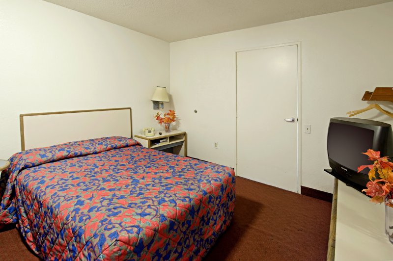 Americas Best Value Inn Hartford - Hartford, CT