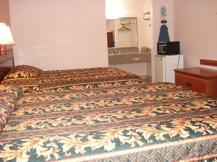 Rodeway Inn - Brookhaven, MS