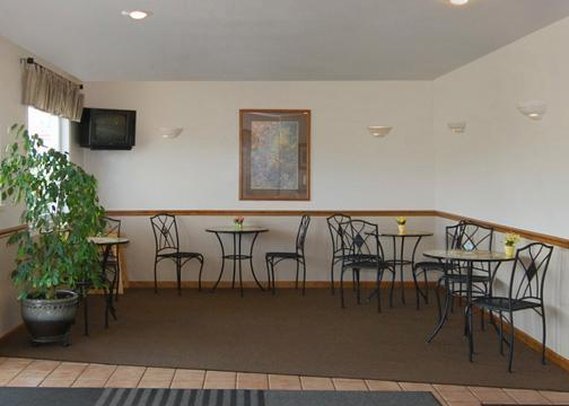Econo Lodge - Knob Noster, MO