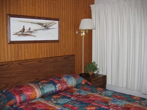 Budget Host - Detroit Lakes, MN