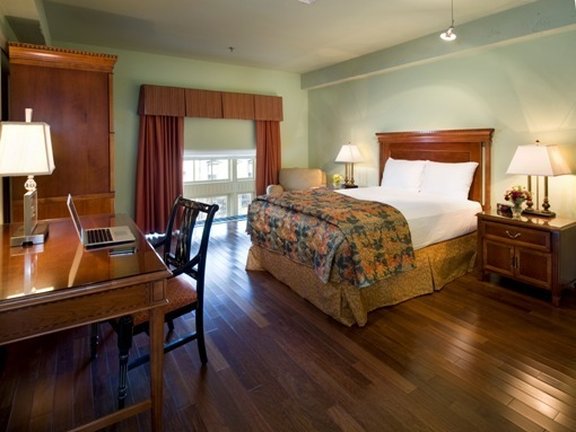 Grand Eastonian Suites - Easton, PA