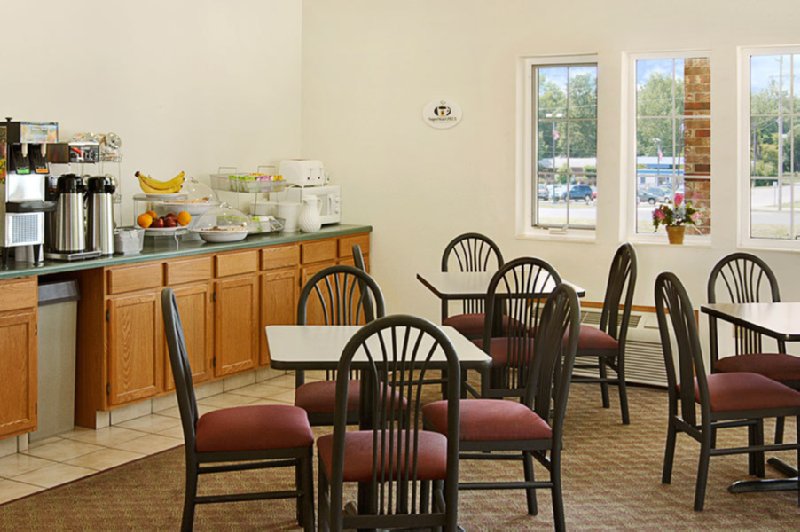 Wamego Inn & Suites - Wamego, KS