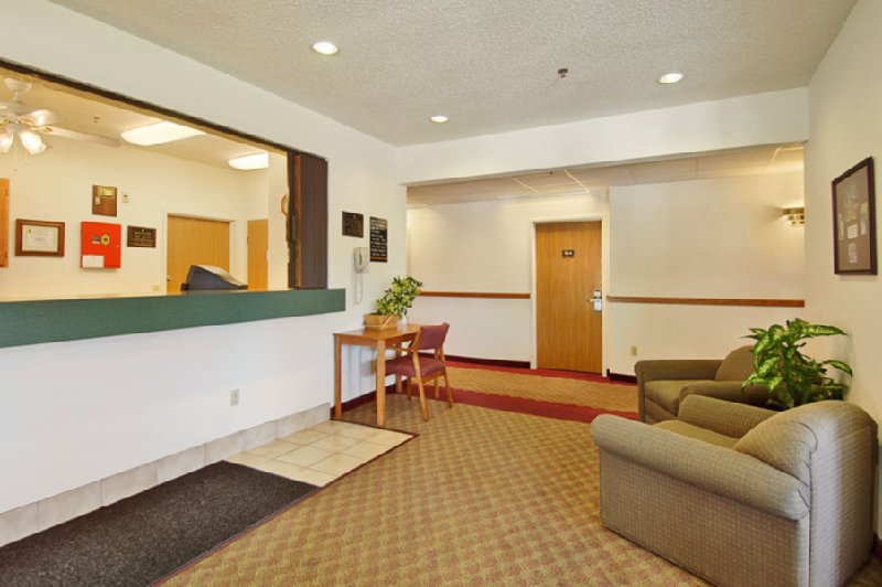 Wamego Inn & Suites - Wamego, KS