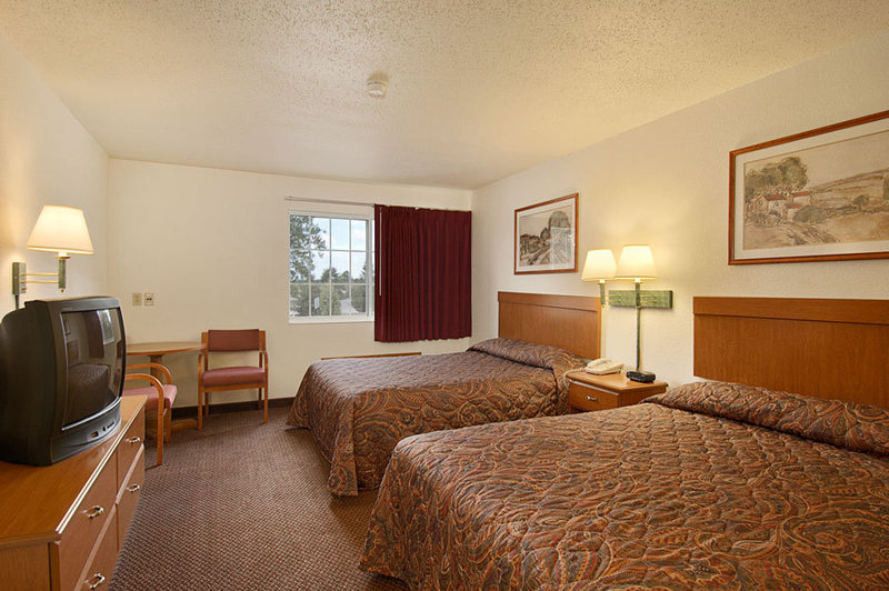 Wamego Inn & Suites - Wamego, KS