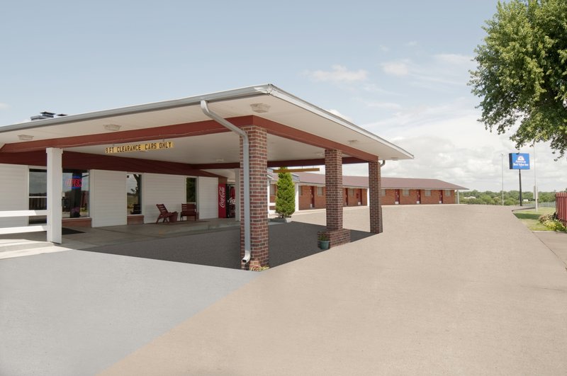 Americas Best Value Inn - Belleville, KS