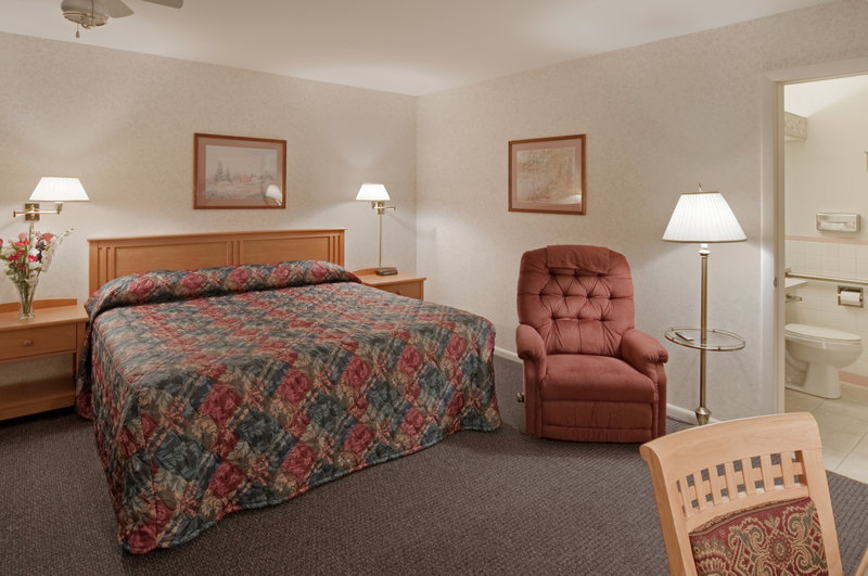 Americas Best Value Inn - Belleville, KS