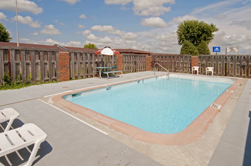 Americas Best Value Inn - Belleville, KS