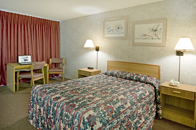 Americas Best Value Inn - Manhattan, KS