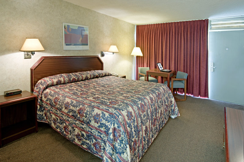 Americas Best Value Inn - Manhattan, KS