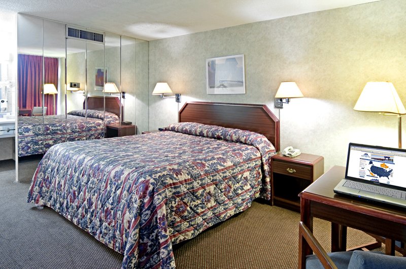 Americas Best Value Inn - Manhattan, KS