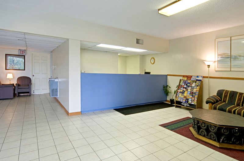 Americas Best Value Inn - Manhattan, KS