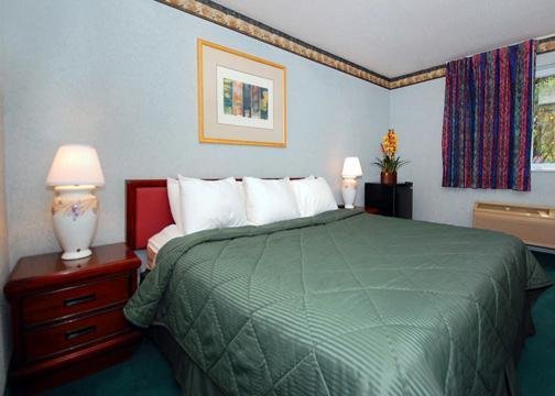 Stratford Inn - Sycamore, IL