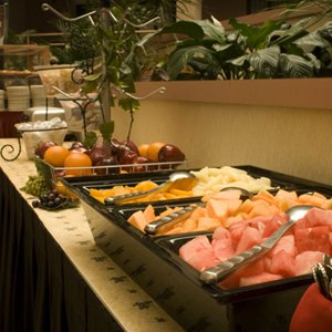 Brookfield Suites Hotel & Convention Center - Brookfield, WI