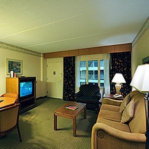 Brookfield Suites Hotel & Convention Center - Brookfield, WI