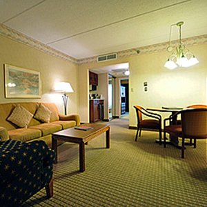 Brookfield Suites Hotel & Convention Center - Brookfield, WI