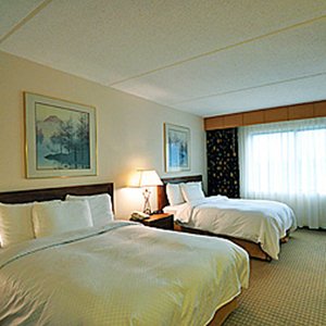 Brookfield Suites Hotel & Convention Center - Brookfield, WI