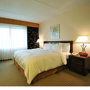 Brookfield Suites Hotel & Convention Center - Brookfield, WI