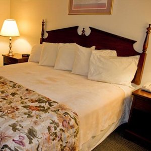 Centennial Apartments - Farmington, CT