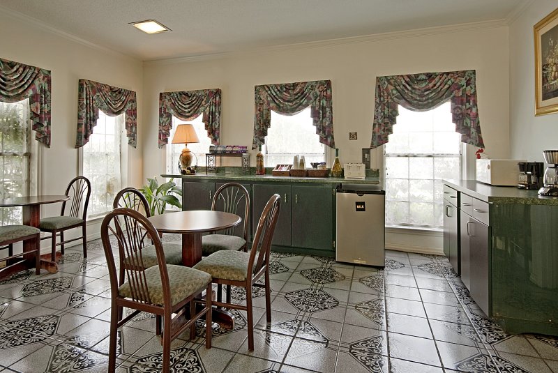 Americas Best Value Inn - Marianna, FL