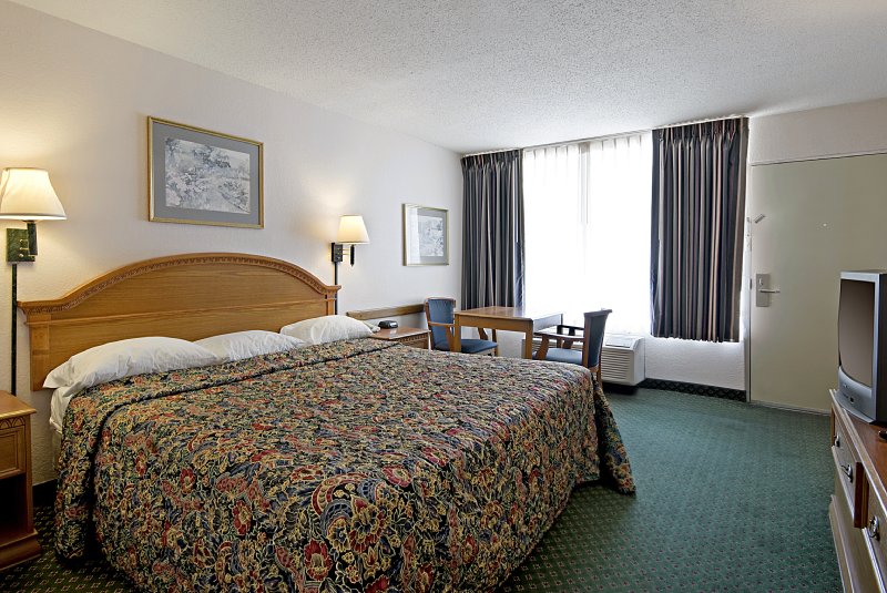 Americas Best Value Inn - Marianna, FL
