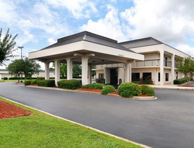 Days Inn By Wyndham Dothan - Dothan, AL