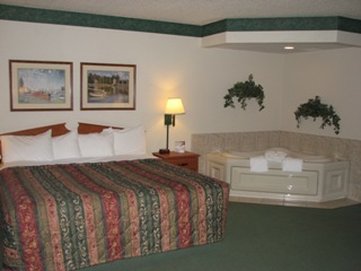 Americinn - Manitowoc, WI