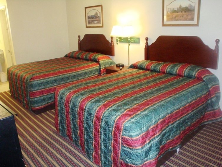 COUNTRY HEARTH INN - Saint Robert, MO