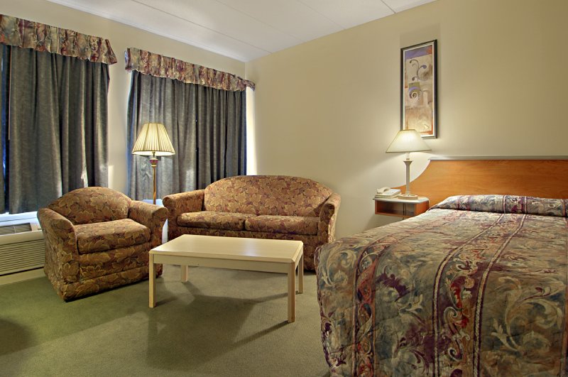 RED ROOF INN - Plymouth, NH