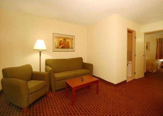 Quality Suites - Cordova, TN