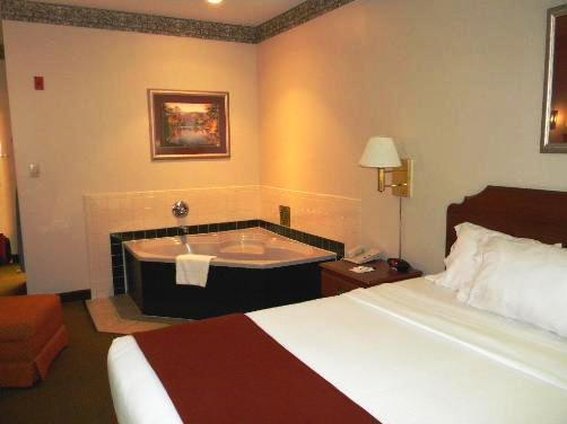 GuestHouse International Inn & Suites Grayson - Grayson, KY
