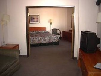 Maxfield's Inn - Edmore, MI