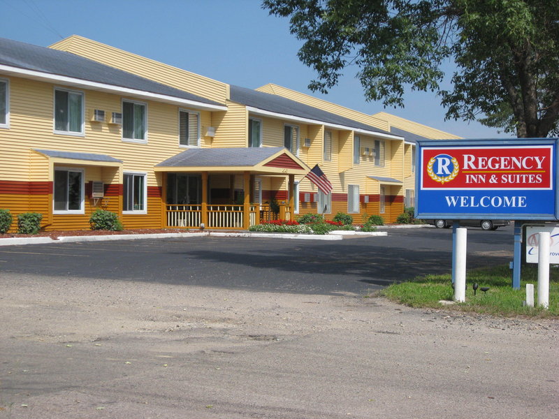 Regency Inn & Suites Faribault - Faribault, MN