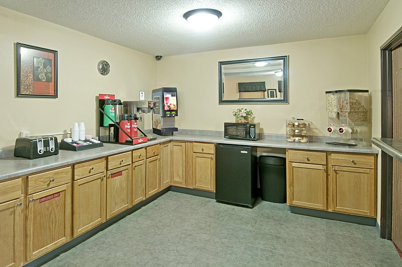 Americas Best Value Inn - Marshalltown, IA