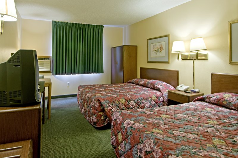 Americas Best Value Inn - Marshalltown, IA