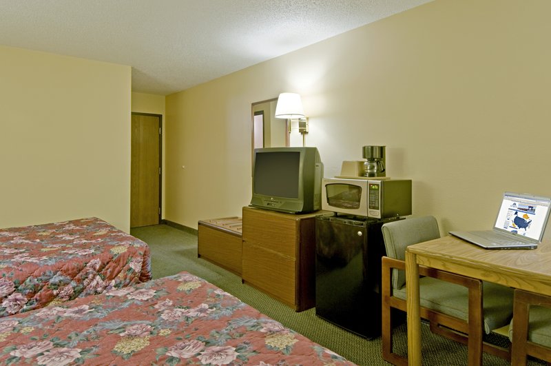 Americas Best Value Inn - Marshalltown, IA