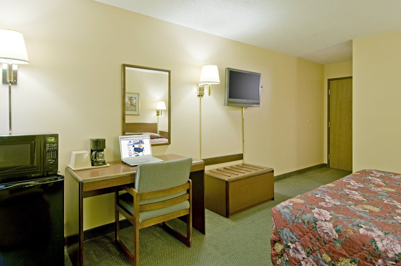 Americas Best Value Inn - Marshalltown, IA